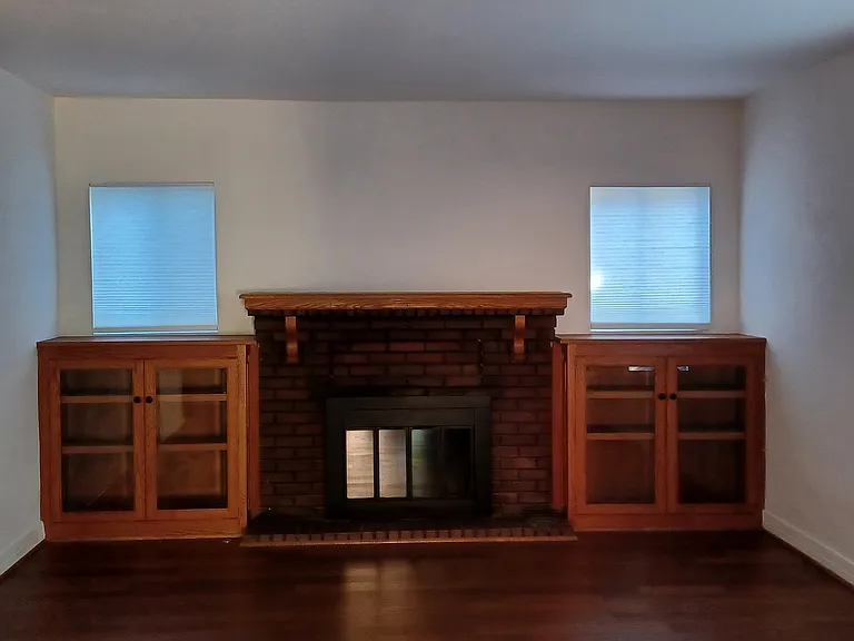 214 E Stocker St — Photo 8