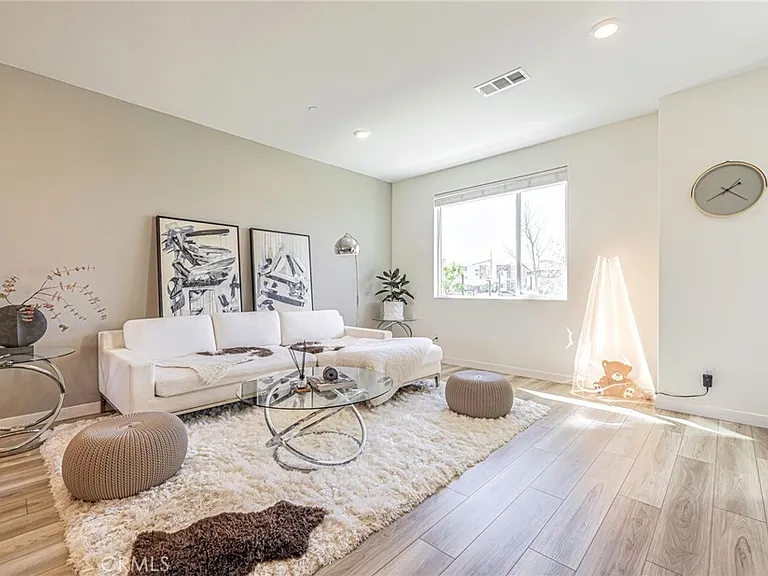 27555 Sanctuary Ct — Photo 5