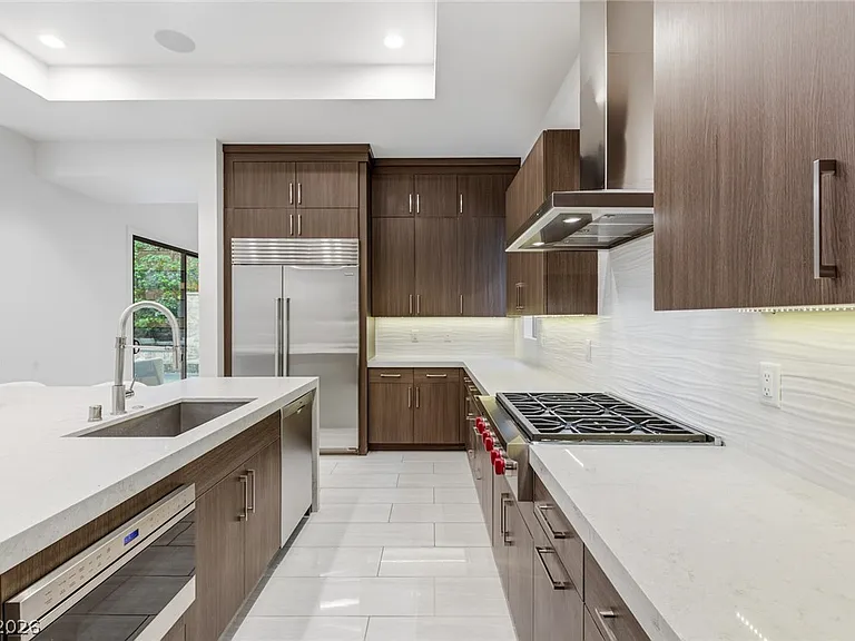 75 Pristine Glen St — Photo 16