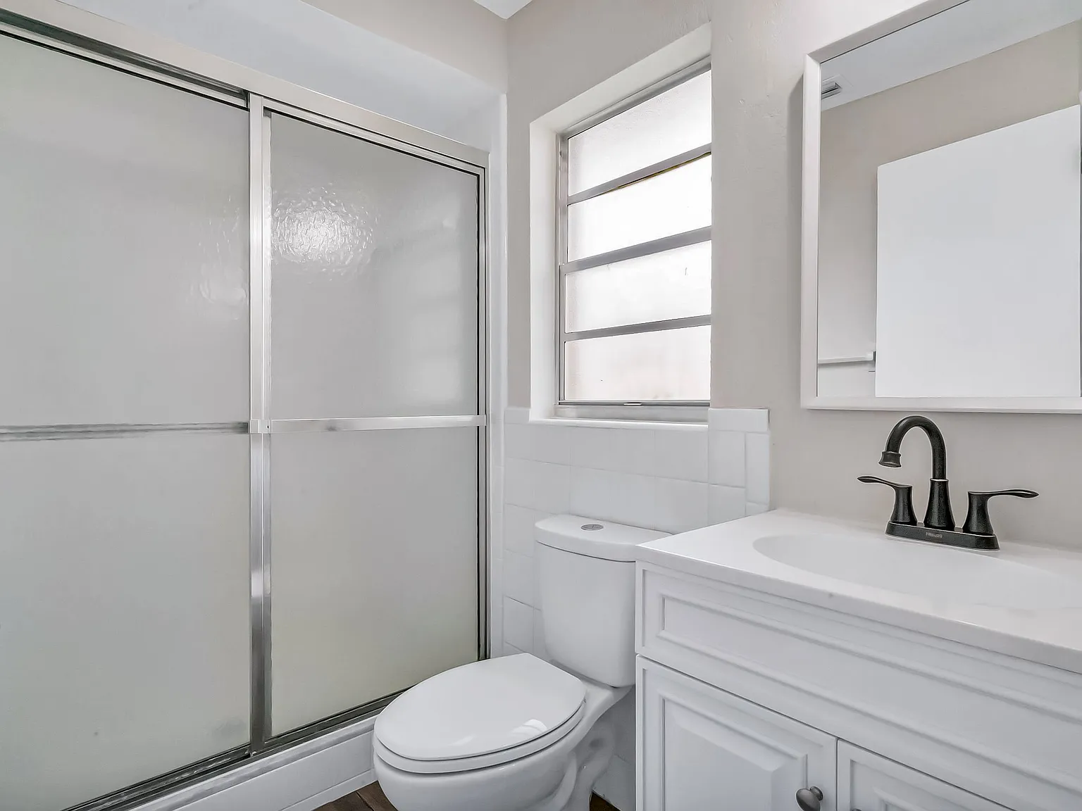 4 bed, 2.0 bath, 2155 sqft, $862 — Photo 4