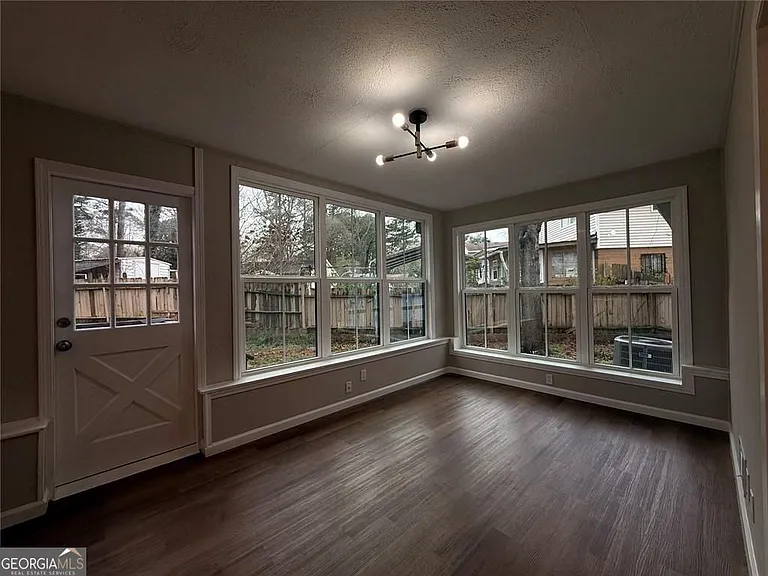 1055 Pinecrest Dr — Photo 20