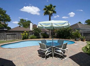 17406 Meadow Heights Dr, Houston, TX 77095