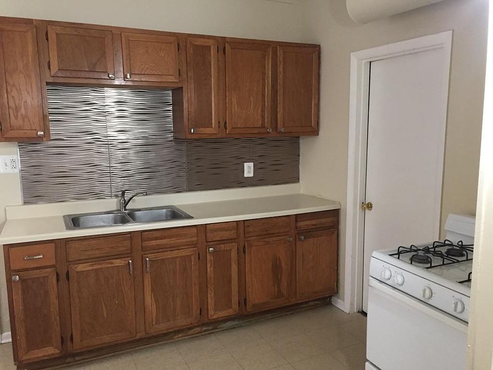 2nd image of 3222 S May St