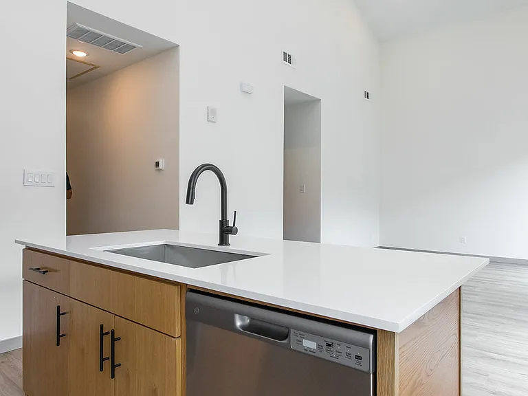 4001 Roseland Ave — Photo 11