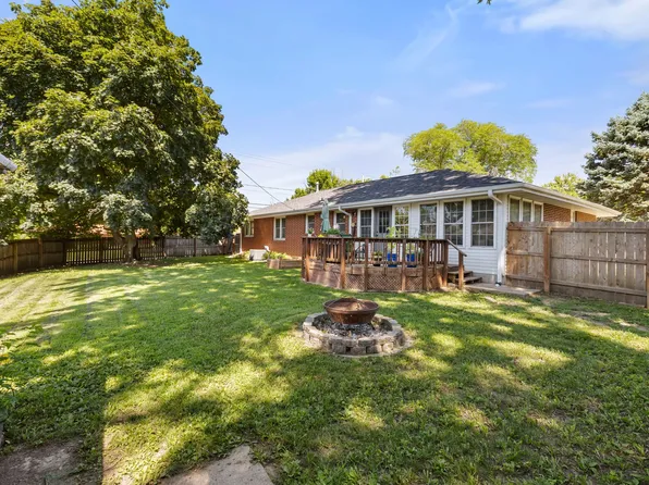 7260 Sunrise Blvd, Windsor Heights, IA 50324