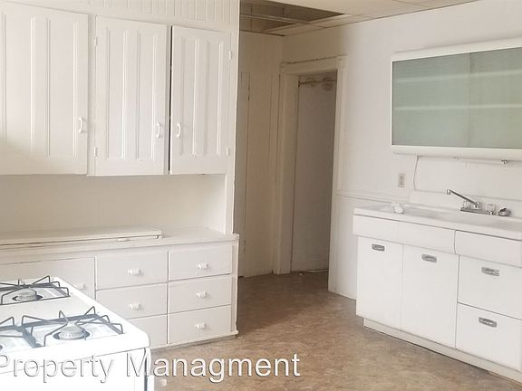 2nd image of 965 Oak St