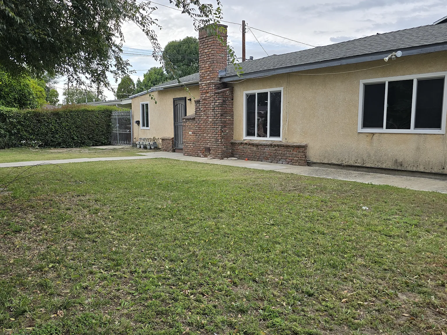 5 bed, 1600 sqft, $3,600 — Photo 2