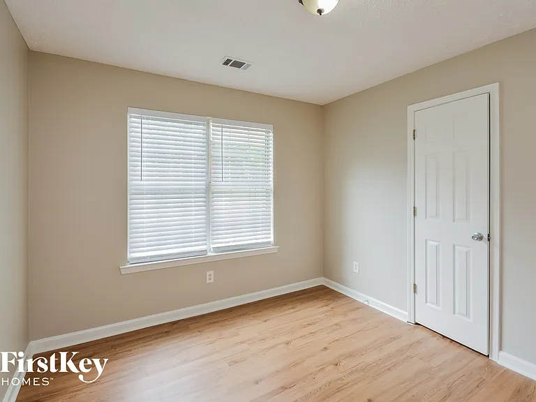 220 Lakefront Dr — Photo 10
