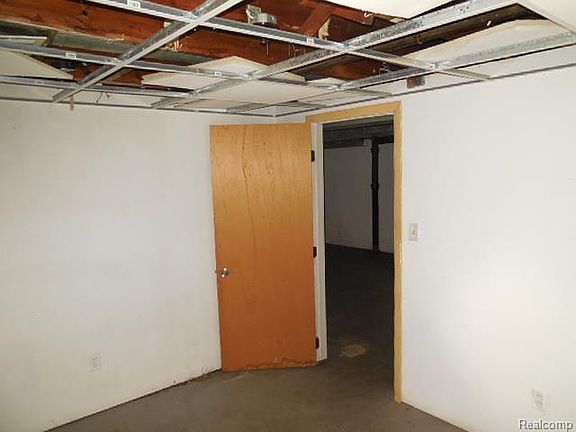 5th image of 7283 Saint Marys St
