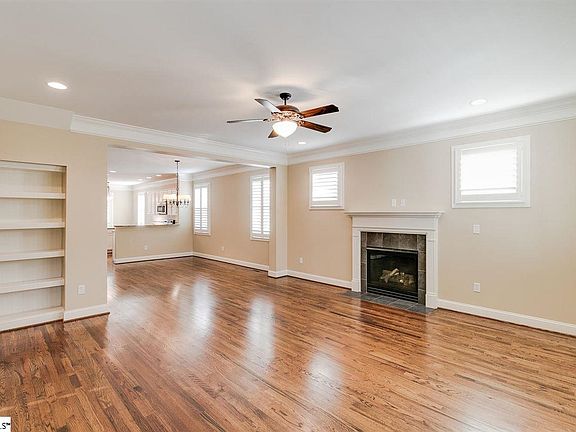 3rd image of 221 Weddington Ln