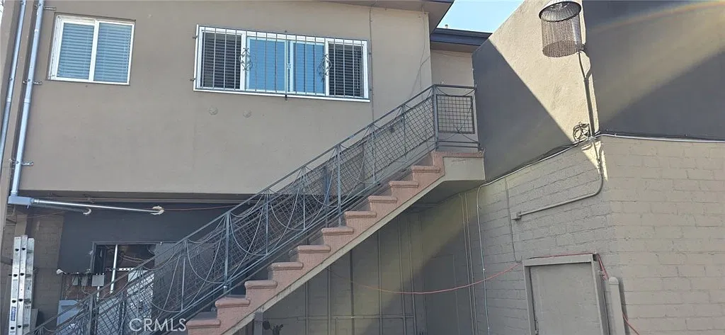 3 bed, 1.5 bath, 4053 sqft, $2,850 — Photo 1