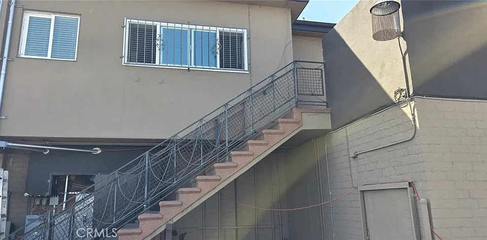 5908 1/2 Crenshaw Blvd