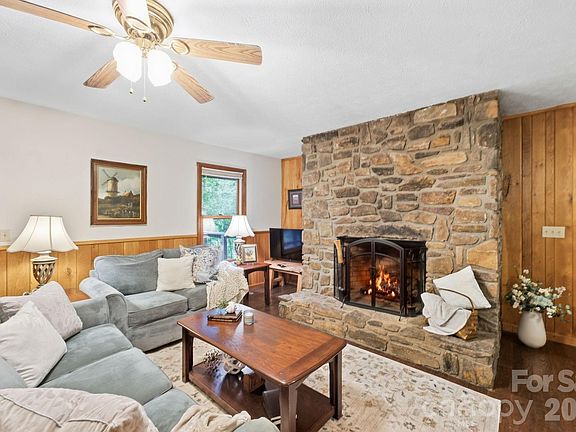 4th image of 1424 Big Cove Rd