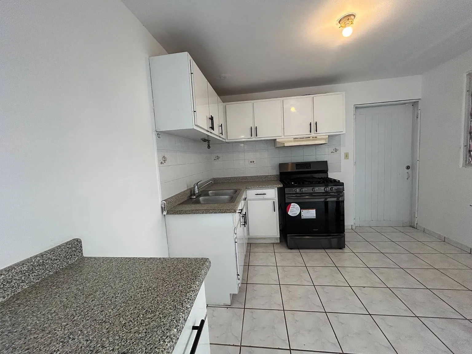 Studio, $1,350 — Photo 3