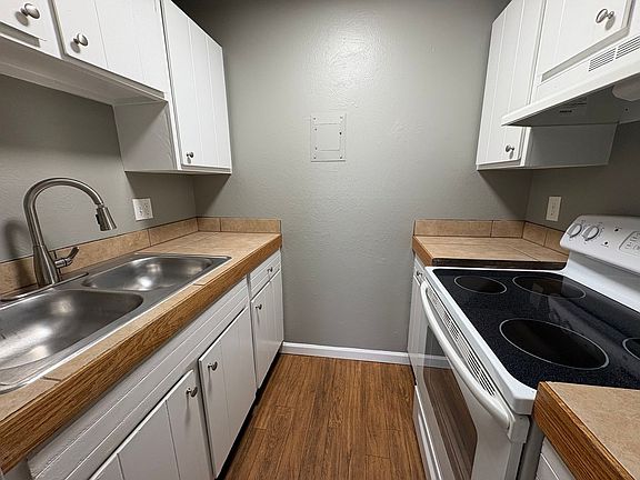 4th image of 2640 E Yampa St #301
