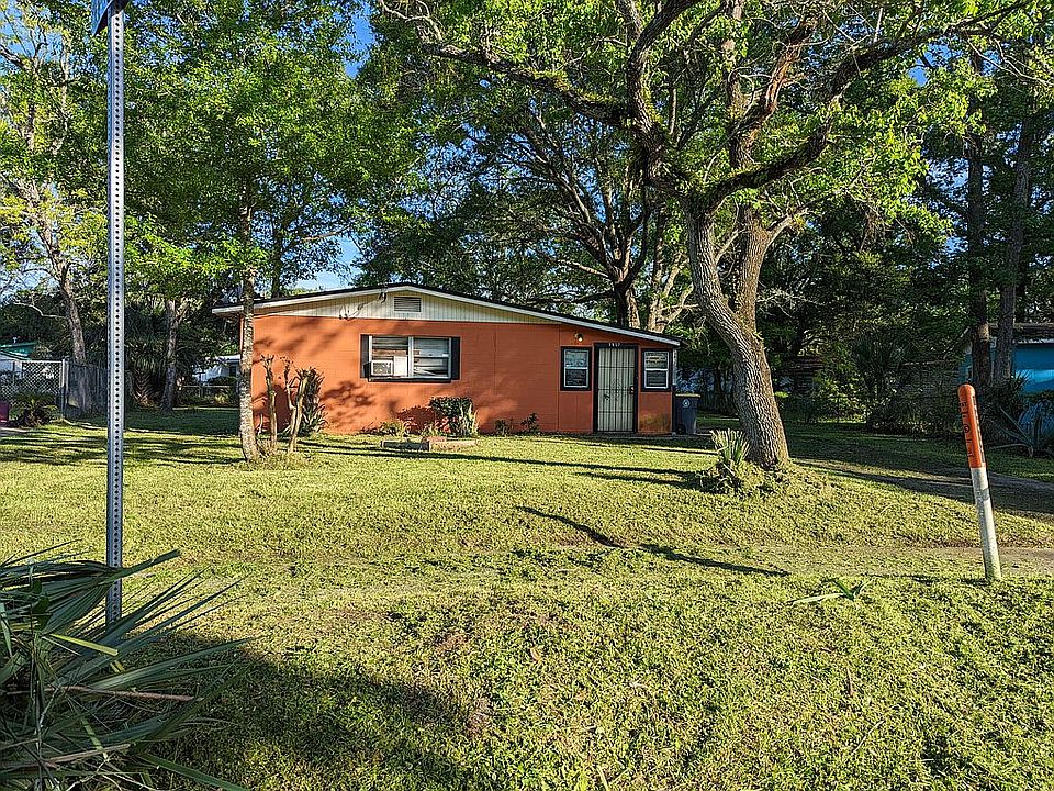 1st image of 3817 E Leonard Cir