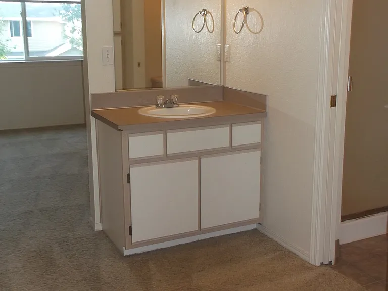 167-Triple Crown Apts — Photo 21