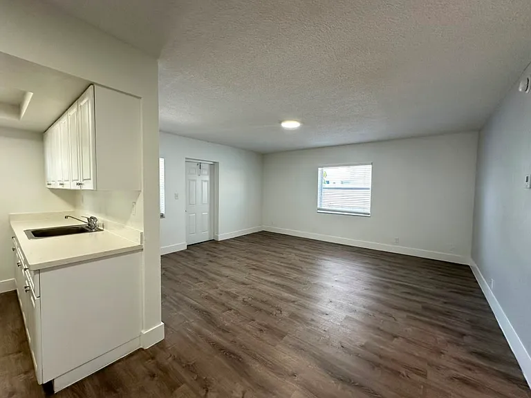 3660 NE 11th Ave #4 — Photo 16