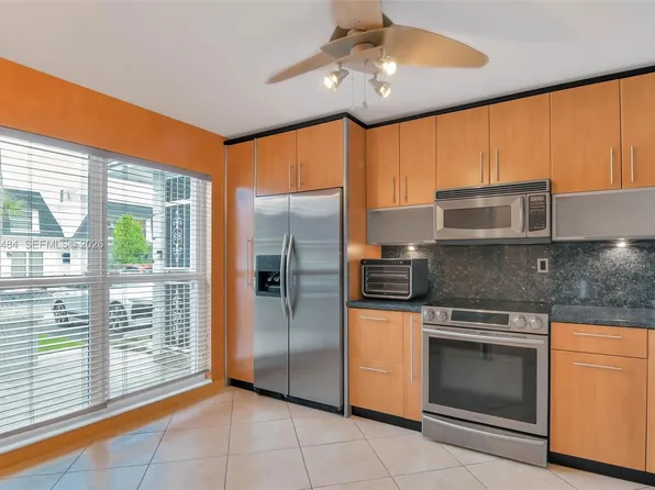 812 NE 26th Ave, Hallandale Beach, FL 33009