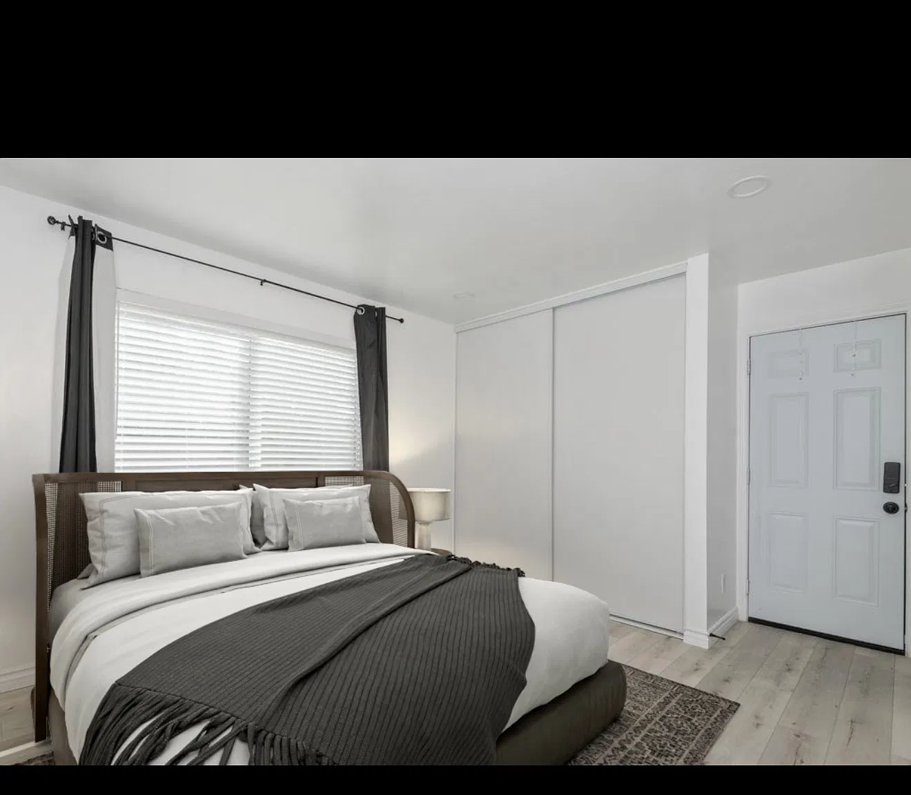 4 bed, 1284 sqft, $3,590 — Photo 4