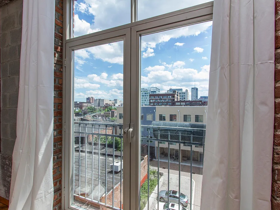 Right out your Juliet Balcony is the new RAIL PARK. There ar