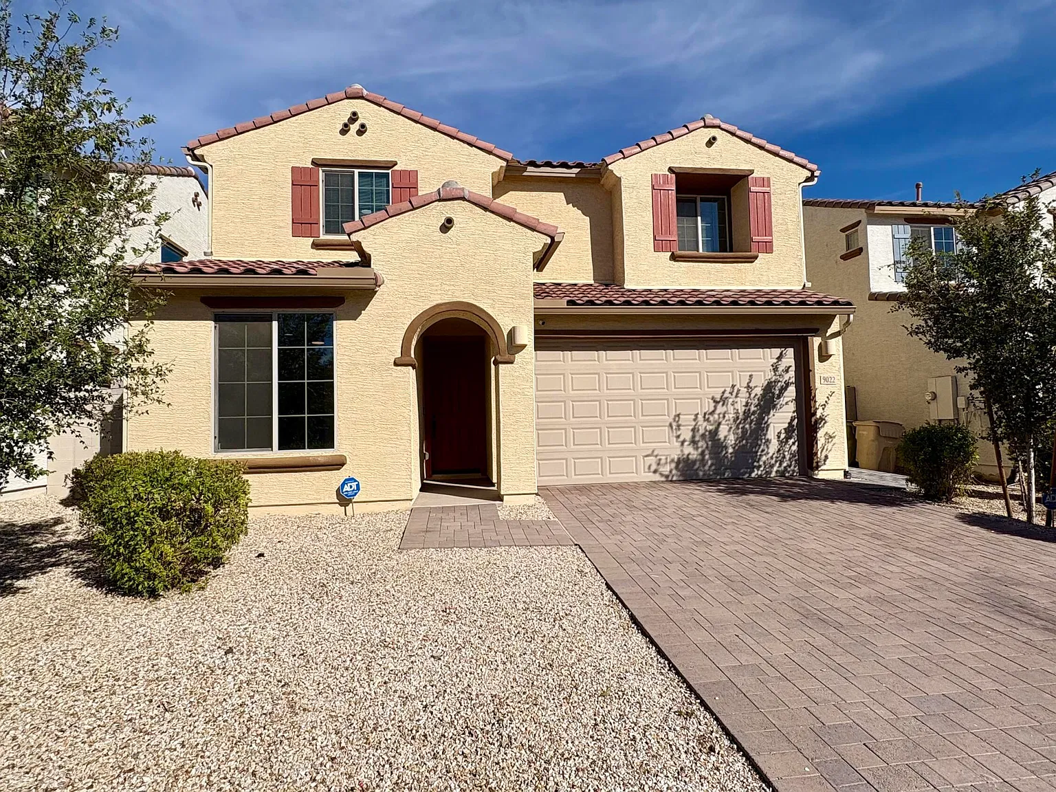 3 bed, 2.5 bath, 2391 sqft, $2,550 — Photo 2