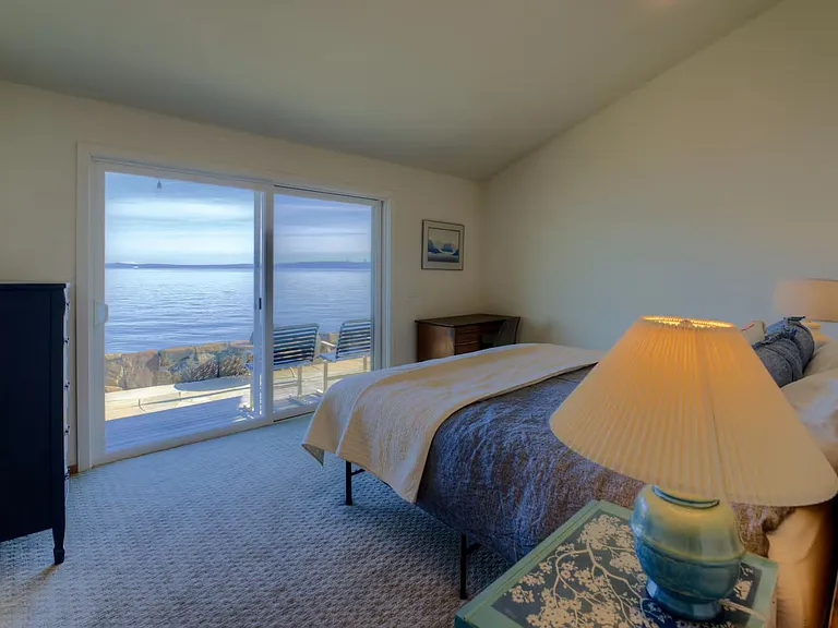 10835 Point Vashon Dr SW — Photo 21