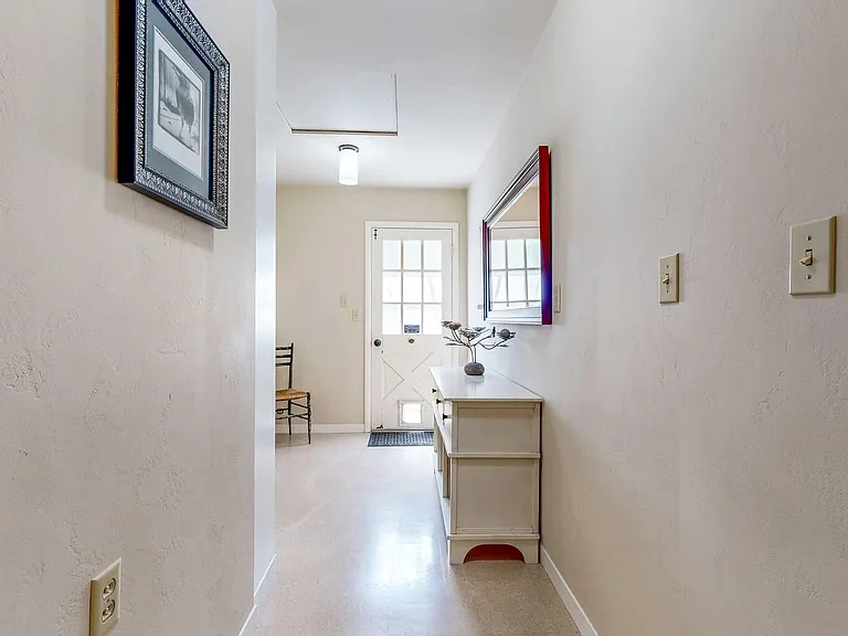 4560 Sullivan Ct — Photo 33