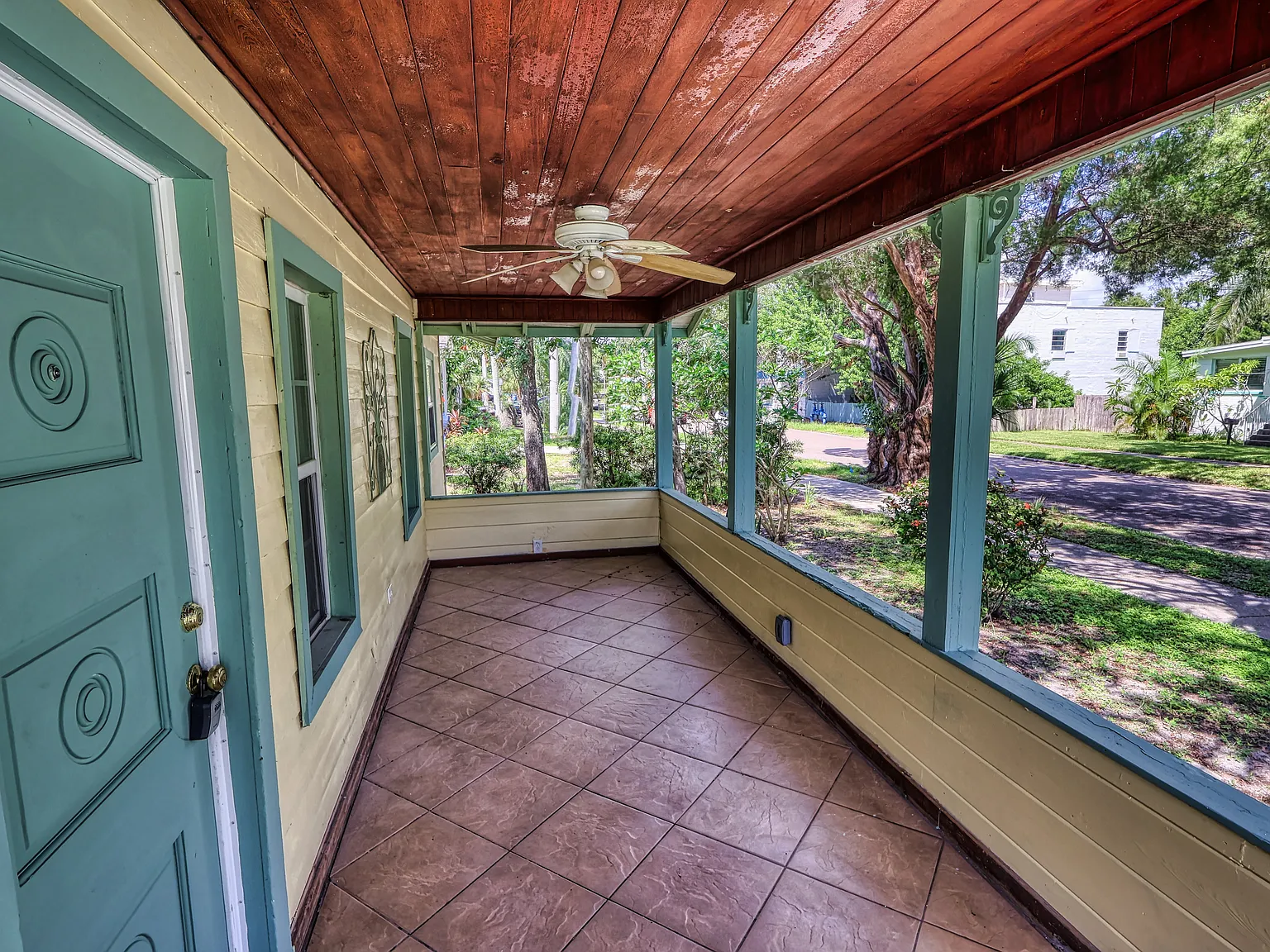 2 bed, 1200 sqft, $1,995 — Photo 4