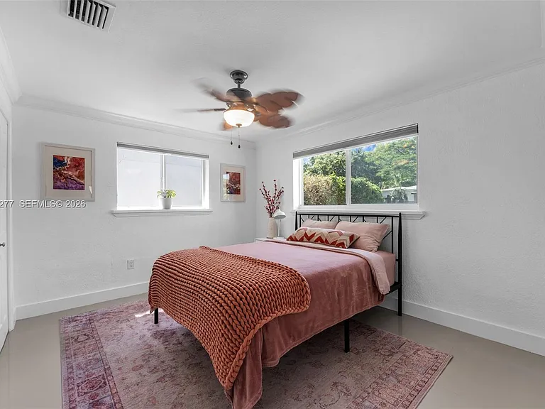 2131 SW 17th St — Photo 3