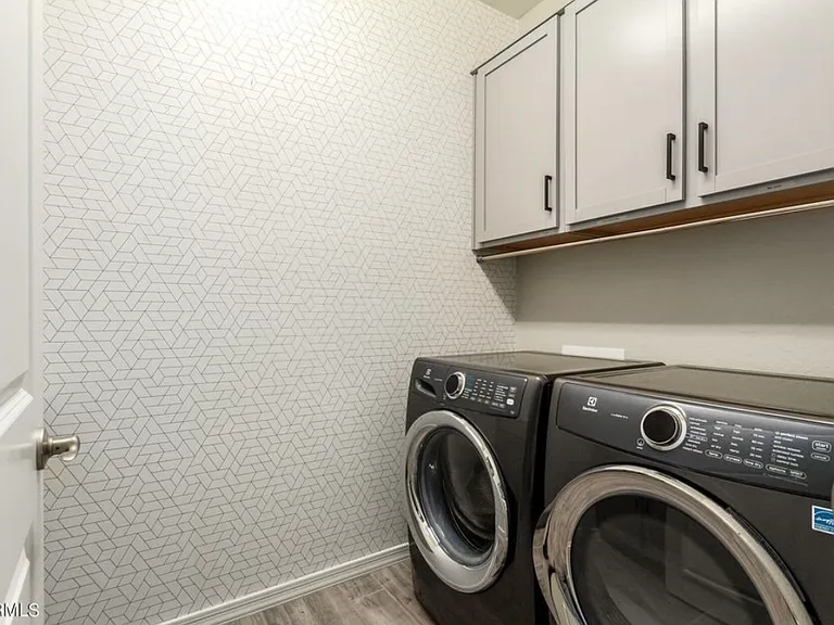 5024 N 84th Dr — Photo 14