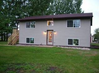 422 Hickory Rd, Thief River Falls, MN 56701