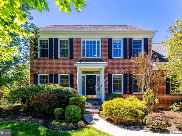 858 Constellation Dr, Great Falls, VA 22066