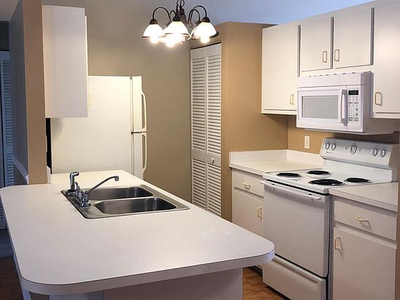 3rd image of 3322 10th St W Unit 3