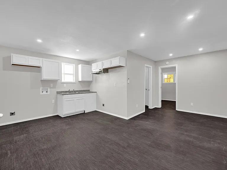 2103 N Marrs St — Photo 1
