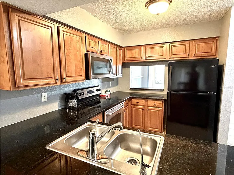 564 Breckenridge Vlg #106 — Photo 6