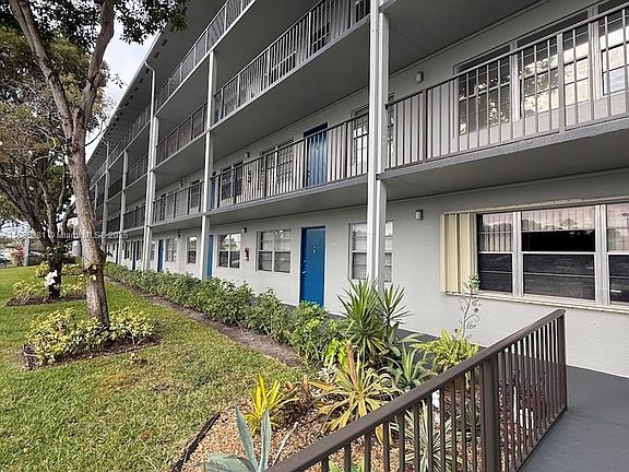 3rd image of 551 SW 135th Ave APT 206B