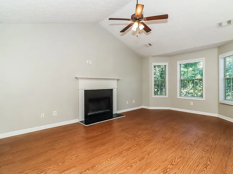 97 Summer Creek Dr — Photo 6