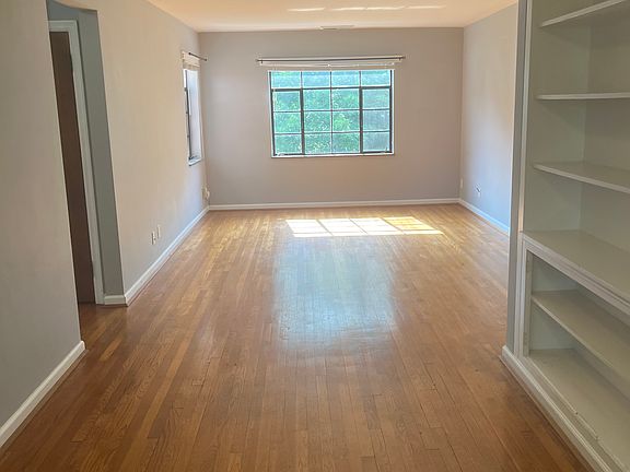 5th image of 3740 West St
