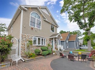 189 Melville Rd, Farmingdale, NY 11735