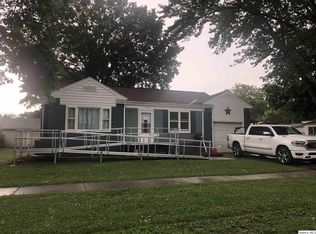 115 W Chestnut St, Mount Sterling, IL 62353