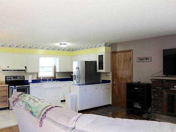 3rd image of 11819 Pierce Way