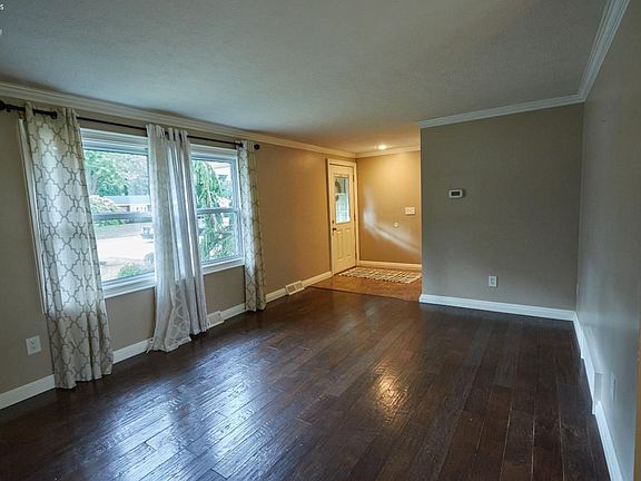 4th image of 720 Gloucester Dr