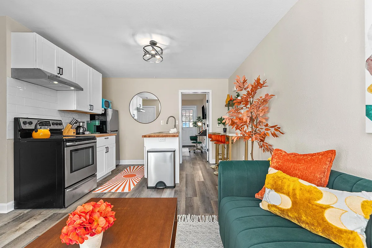 Building Photo - 414 S Webster Ave #2