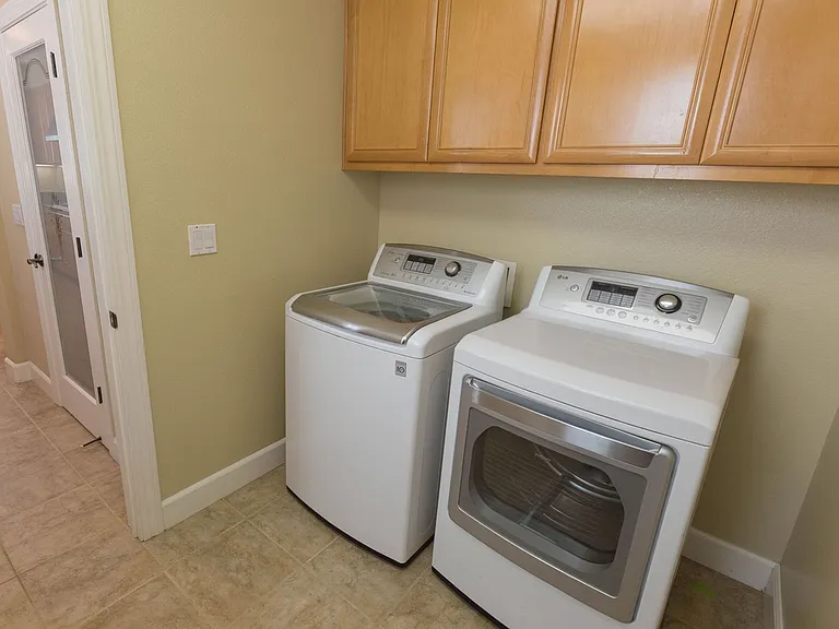 2168 Mornington Ln — Photo 18
