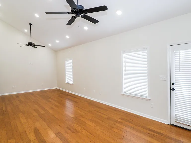109 Saucer Ln — Photo 7