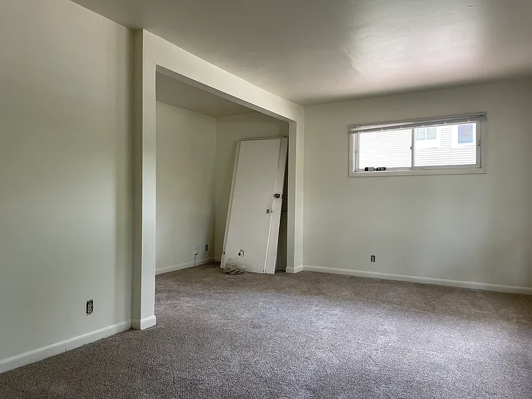 6214 Raymond Rd — Photo 2