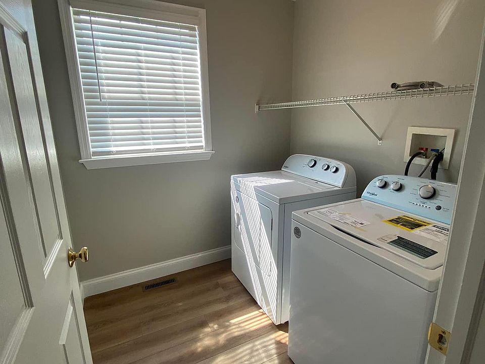 2nd image of 999 Clematis St #999