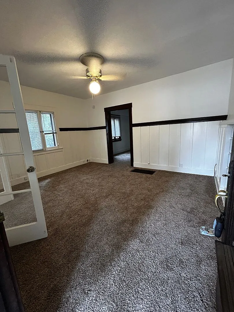 mp2726FifthSt — Photo 2