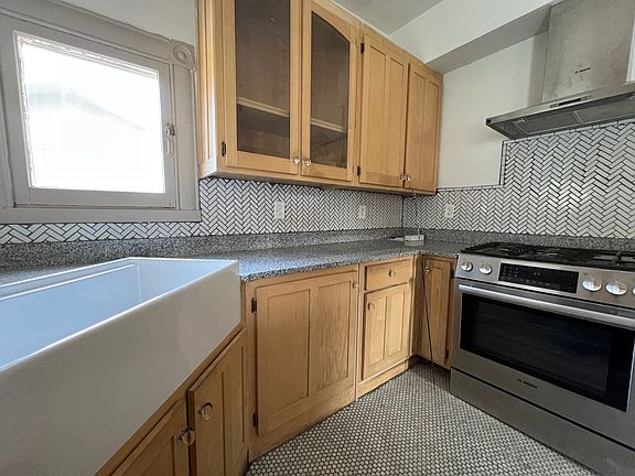 3rd image of 838 E Monument St